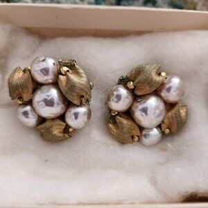 Vintage Miriam Haskell Pearl clip on earrings